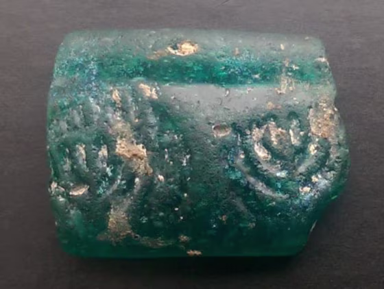 Image: Ancient glass fragment
