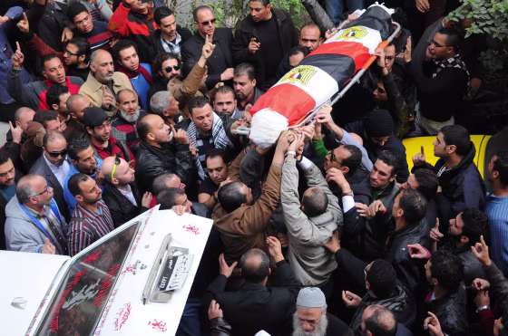 Image:Mourners carry the coffin of Shaima al-Sabbagh, an Egyptian protester who was killed in clashes with the police, during her funeral on January 25, 2015 in Egypt's second city Alexandria