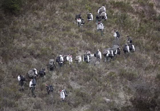 Image: French military personnel search in the Alps for wreckage