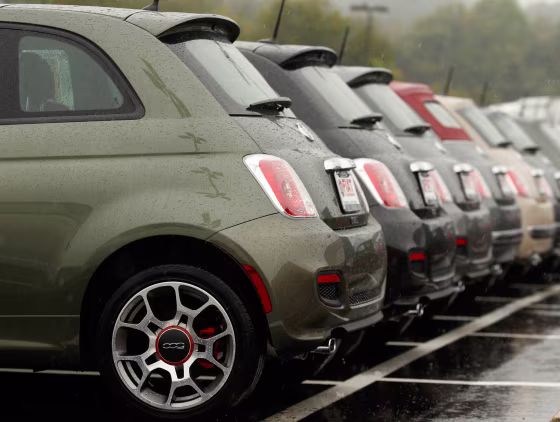 Image: Fiat 500's are shown at a dealership