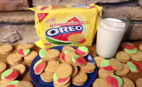 Image: Watermelon flavored Oreo cookies