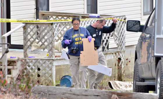 Image: Officers investigate the scene of a shooting near Iuka, Miss.,