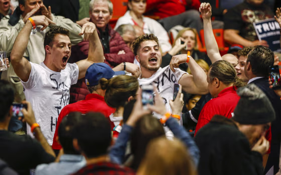 Image: Donald Trump campaigns in Chicago, Illinois