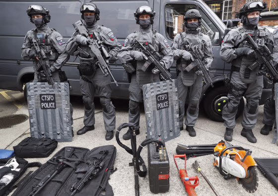 Image: British counterterrorism officers