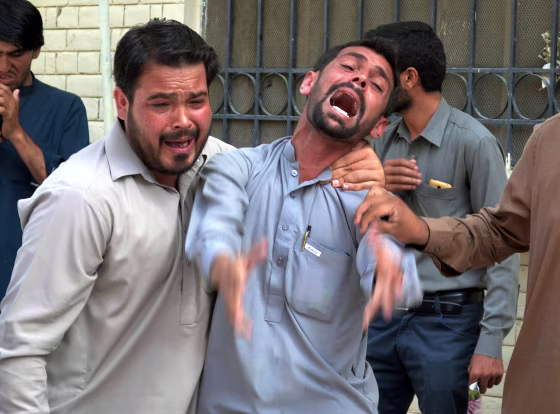 Image: Aftermath of bomb at hospital in Quetta, Pakistan