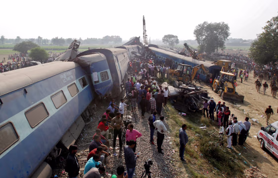 Image: Rescue workers search for survivors at the site of a train derailment in Pukhrayan, south of Kanpur city, India