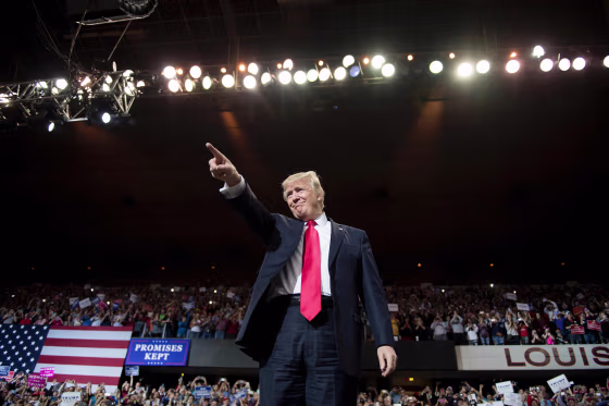 Image: Trump arrives for rally in Louisville