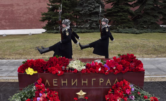 Image: Tributes in Moscow to the victims of the Saint Petersburg terrorist metro attack.