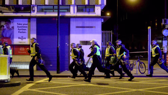 Image: Police are dispatched to the reported incident on the London Bridge.