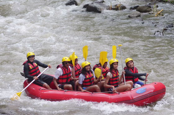 Image: The Obamas go rafting in Bali