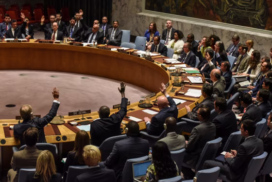 Image: Ambassadors to the UN vote during a United Nations Security Council meeting on North Korea in New York City