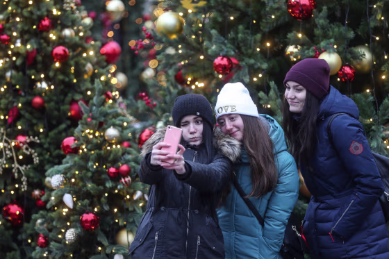 Image: Christmas tree selfie