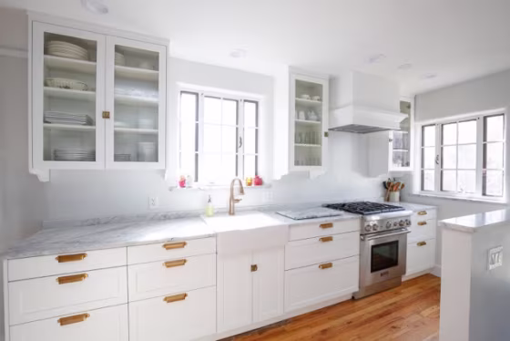 An IKEA kitchen can look surprisingly high-end. Case in point: This design by Lindsay Grote of the The Design Couple made with Semihandmade Fronts.