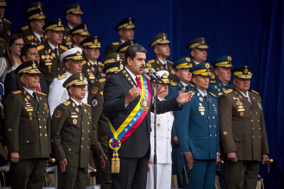 Image: Venezuelan President Nicolas Maduro speech cut short as soldiers scatter