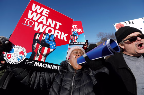 Image: Federal government workers protest