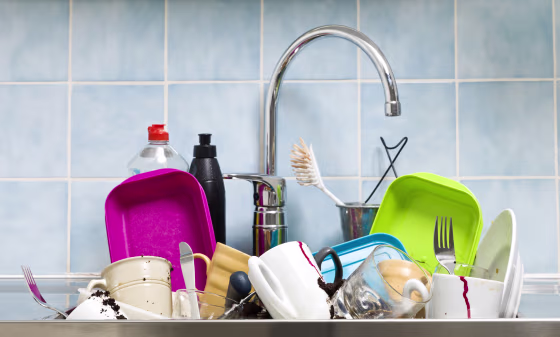 Image: Messy kitchen with dishes in the sink