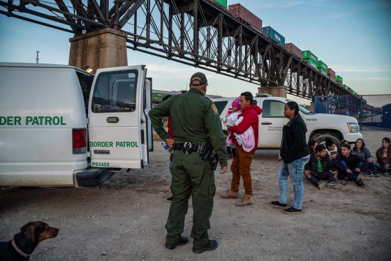 Image: A group of Brazilian migrants board a US Border Patrol van in Sunland Park, New Mexico, on March 20, 2019.