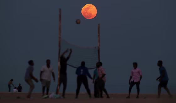 Image: KUWAIT-FULL-MOON