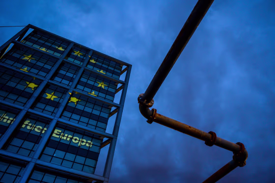 Image: A giant EU flag is projected on Berlin's main railway station