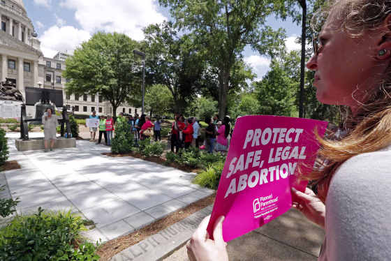 Image: Mississippi abortion law