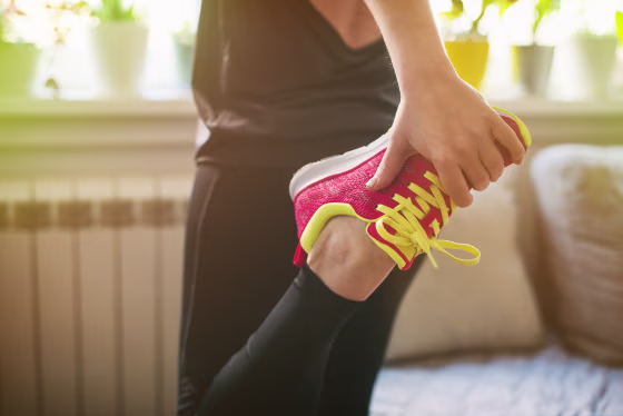 Image: Young woman getting ready for training