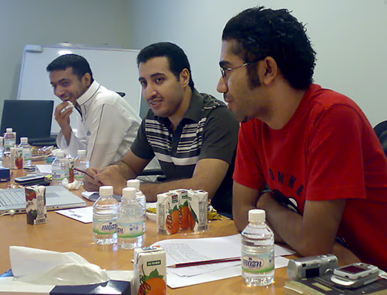 Image: Fouad al-Farhan, center