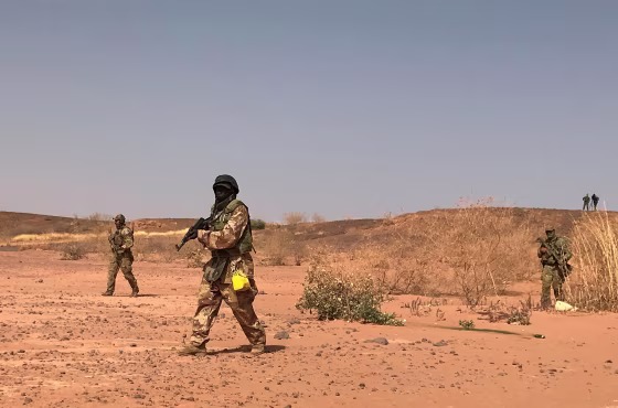 Image: Nigerien commandos simulate a raid on a militant camp during the U.S. sponsored Flintlock exercises in Ouallam