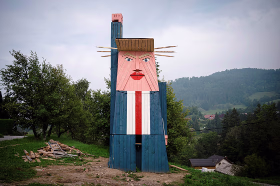 Image: Donald Trump wooden sculpture