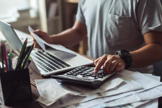 Image: Filing taxes