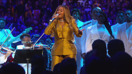 Beyonce performs at a memorial for Kobe Bryant.