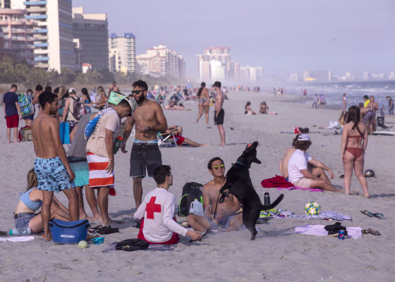 Image: Young People coronavirus, beach, spring break