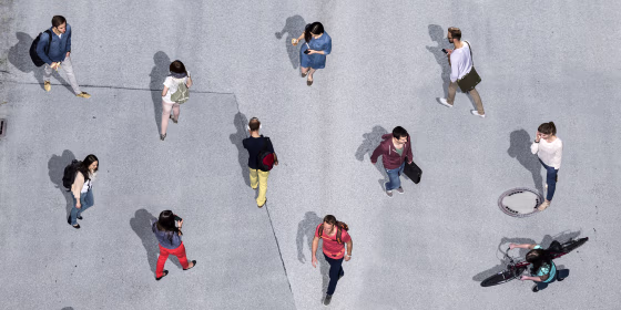 Image: Group of young People walking in different directions