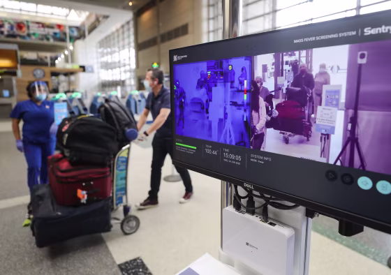 Image: Los Angeles Int'l Airport travelers