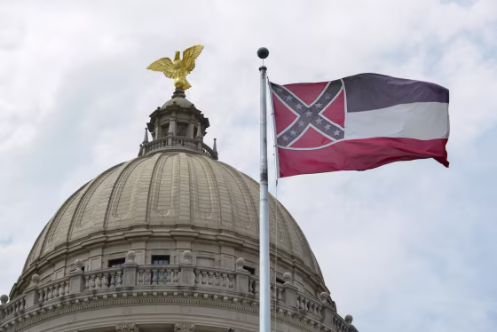 Image: Mississippi lowers old state flag at Capitol