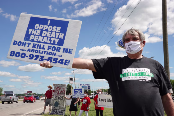 Image: Bill Pelke of Anchorage, Alaska expresses his opposition to the death penalty during a protest near the Federal Correctional Complex where Daniel Lewis Lee is scheduled to be executed
