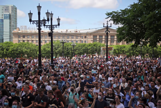 Image: People take part in a rally in support of governor Sergei Furgal in Khabarovsk