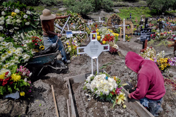 Image: MEXICO-HEALTH-VIRUS-CEMETERY