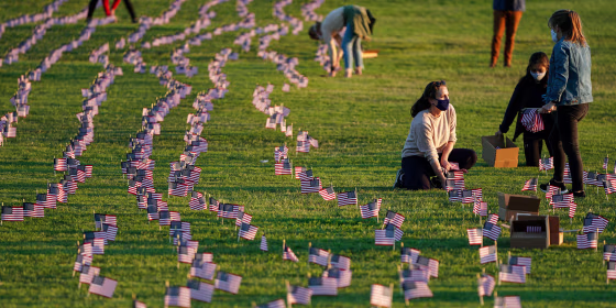 Image: 20,000 U.S. Flags Memorialize 200,000 Covid Dead Milestone On National Mall