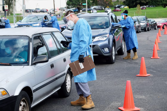 Image: FILE PHOTO: People line up to get COVID-19 tests in Milwaukee