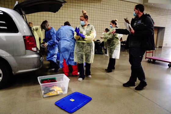 Image: Drive-thru testing site in Bismarck as coronavirus (COVID-19) surges in North Dakota