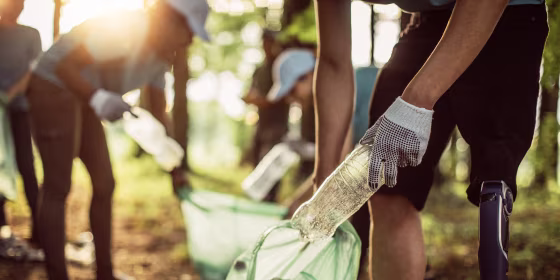 Image: Volunteers cleaning park