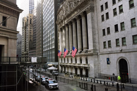 Image: Markets Remain Volatile As Platforms Block Trades Of Certain Stocks