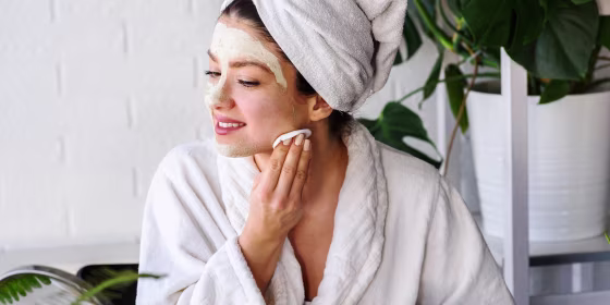 Moisturizing face masks for skin care