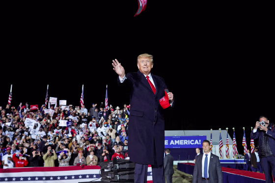 Image: Donald Trump holds a rally in Conroe, Texas