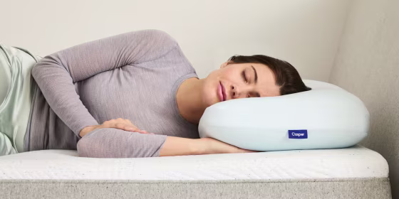 The pillow also comes with a removable, machine-washable cover to make cleaning easy.