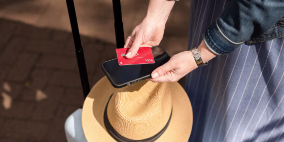 Woman with a hat and luggage