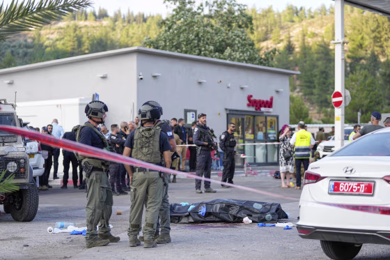 Palestinians fatally shoot 4 Israelis, spurring West Bank revenge attacks