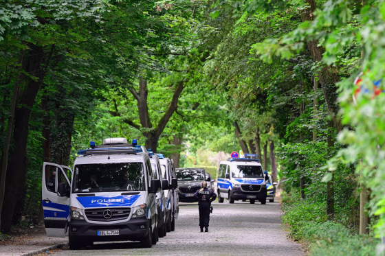 Police officers take part in the search for a lion on the loose in Stahnddorf, Germany