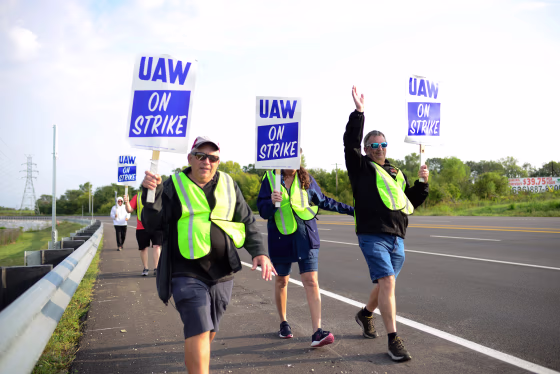 United Auto Workers members on a picket line outside the General Motors Wentzville Assembly Plant plant in Wentzville, Mo