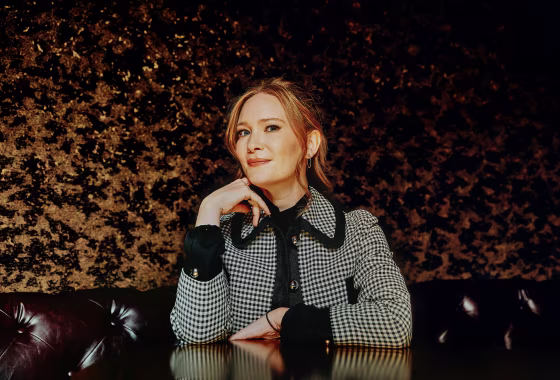 Sarah J Maas